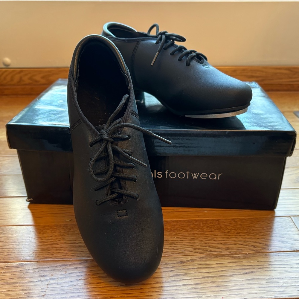 SOLD Theatricals Tap Shoes, Girls/Adult Size 5M, Black Lace Up